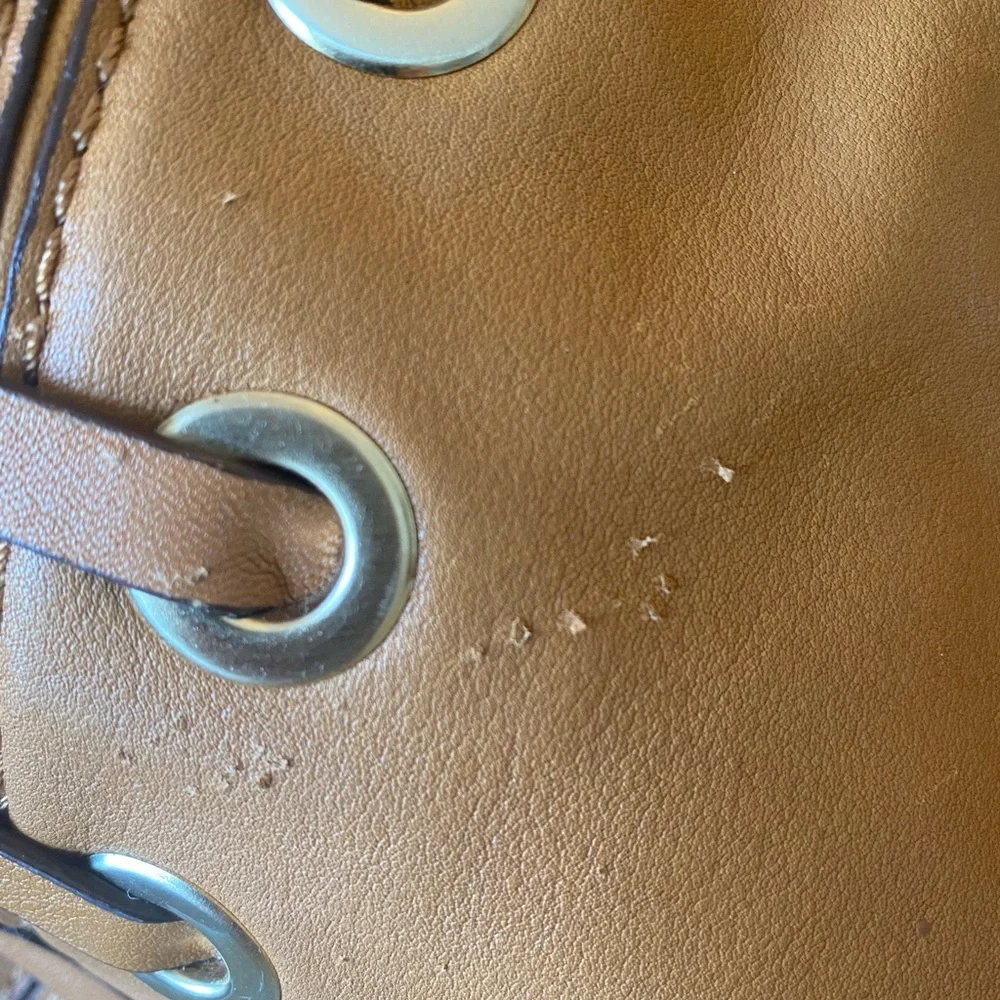 Michael Kors Bag (Tan) w/Silver Hardware. - Picture 11 of 12